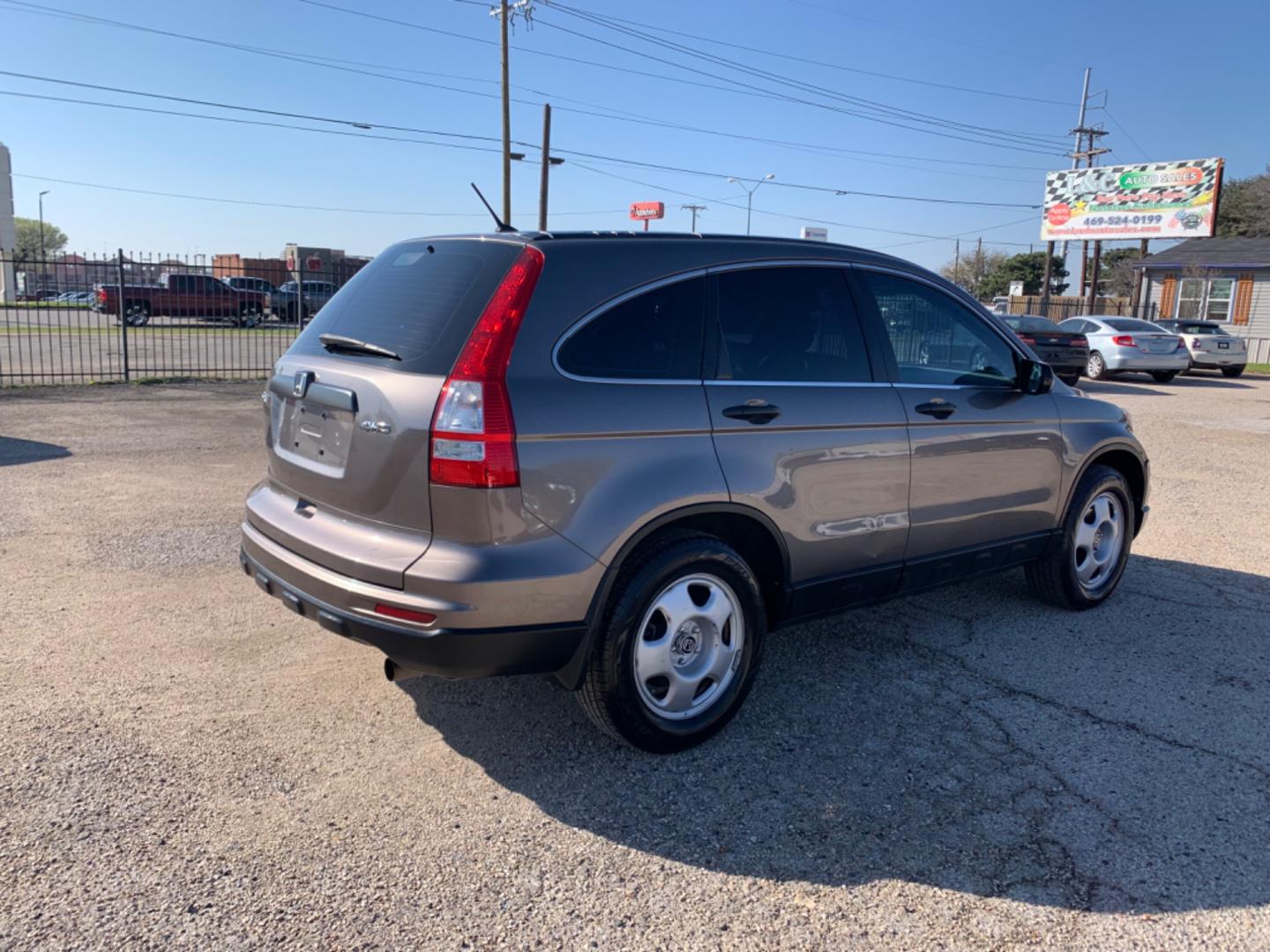 2010 Gray /gray Honda CR-V LX 4WD AT (5J6RE4H38AL) with an 2.4L L4 DOHC 16V engine, Automatic Transmission transmission, located at 1830 North Belt Line Road, Irving, TX, 75061, (469) 524-0199, 32.834373, -96.993584 - Photo#5